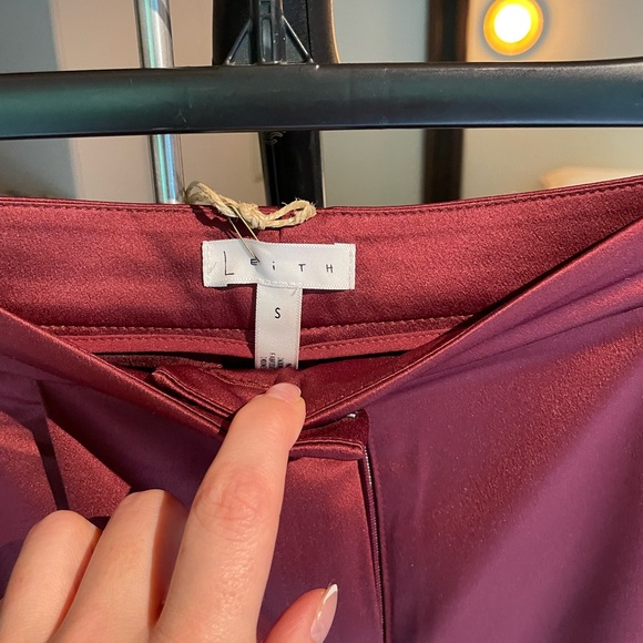 Leith burgundy satin like pants size Small - Picture 3 of 3